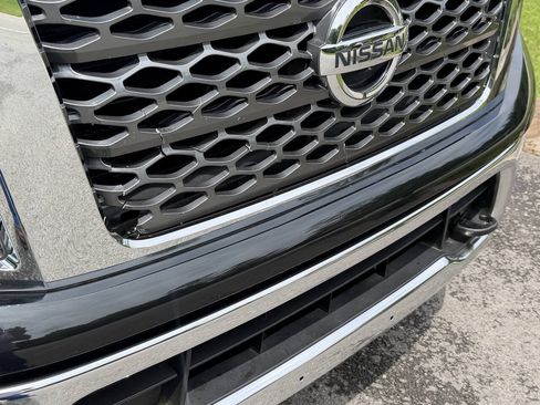 Used 2018 Nissan Titan SV AWD/4WD image 42