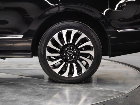 Used 2022 Lincoln Navigator Black Label image 19