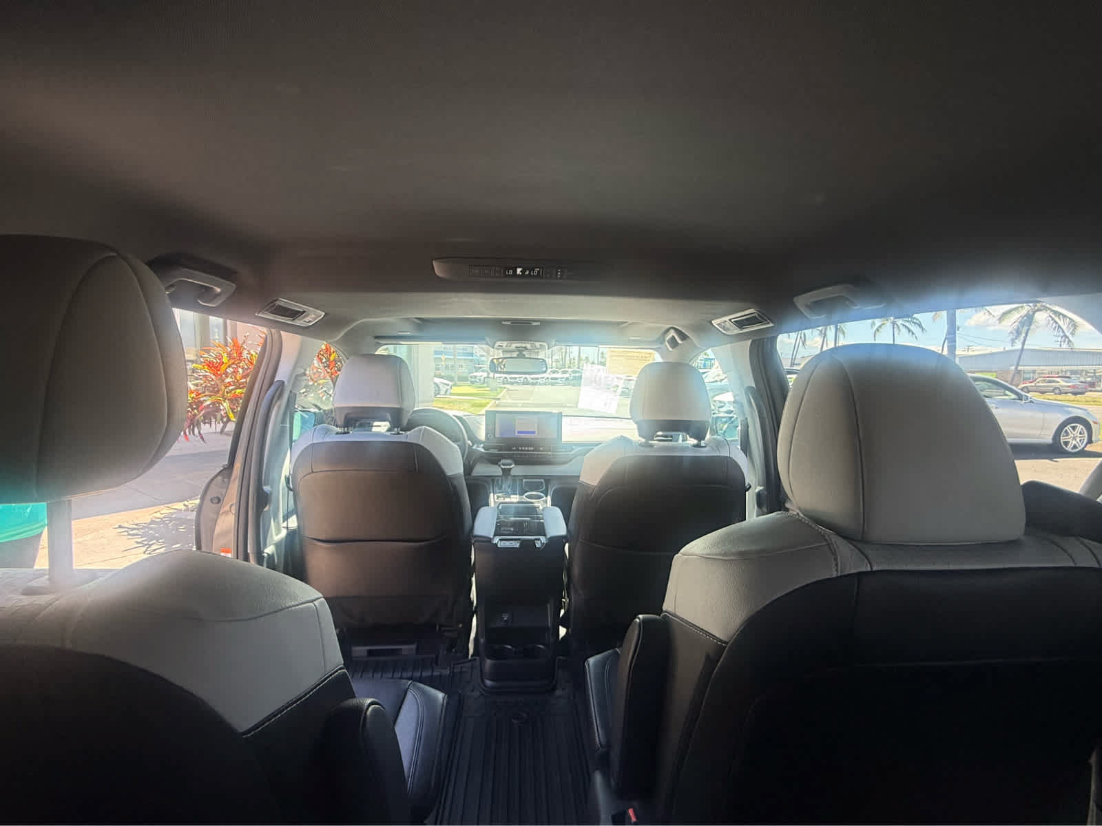 Used 2025 Toyota Sienna XSE FWD image 18