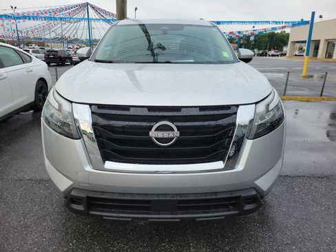 Used 2024 Nissan Pathfinder SV FWD image 2