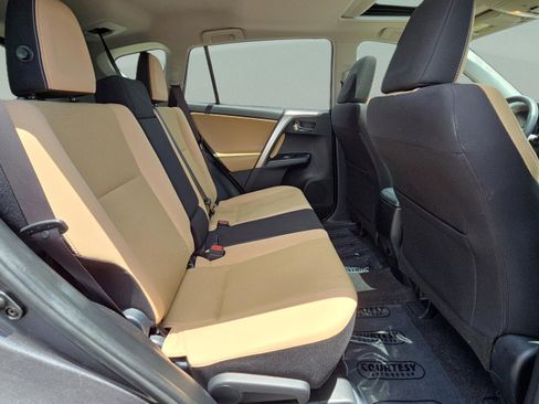 Used 2018 Toyota RAV4 XLE FWD image 13