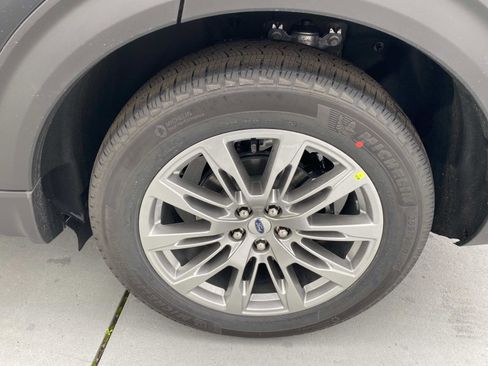 New 2026 Ford Explorer Platinum image 8