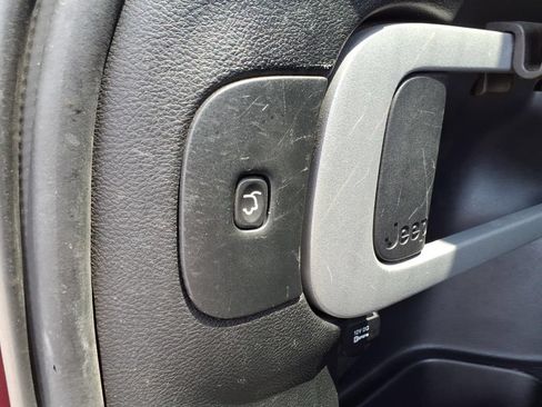 Used 2016 Jeep Cherokee Latitude w/ Comfort/Convenience Group FWD image 26