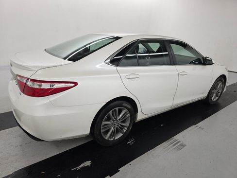 Used 2017 Toyota Camry SE image 3