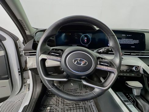 Certified 2023 Hyundai Elantra Limited FWD image 11