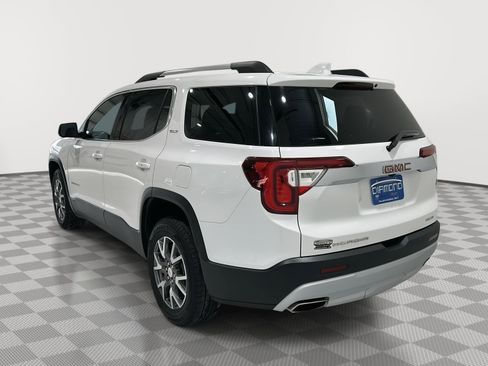 Used 2023 GMC Acadia SLT image 3
