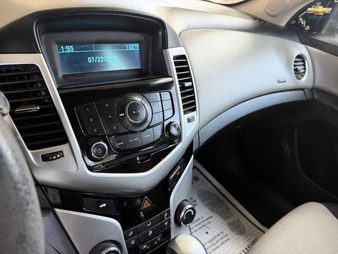 Used 2015 Chevrolet Cruze LS FWD image 17