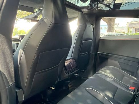 Used 2025 Tesla Cybertruck AWD Crew Cab image 18