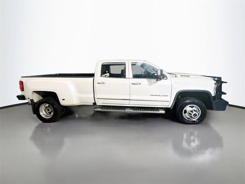 Used 2019 GMC Sierra 3500 Denali w/ Duramax Plus Package image 9