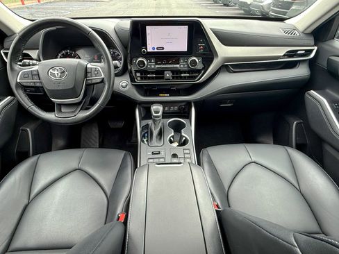 Used 2023 Toyota Highlander XLE image 29