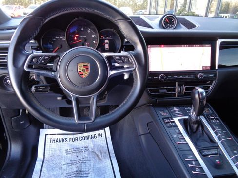 Used 2020 Porsche Macan AWD image 11