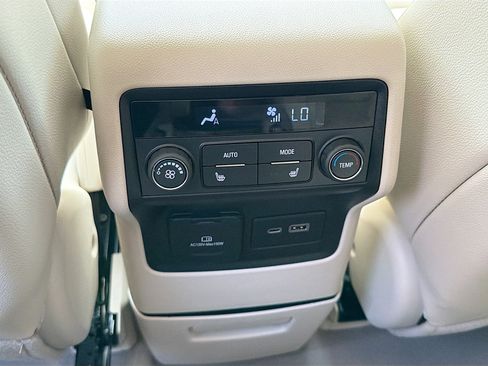 Used 2023 GMC Acadia Denali w/ Denali Ultimate Package FWD image 26