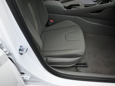 Used 2025 Hyundai Elantra Sport FWD image 34