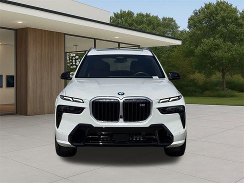 Used 2025 BMW X7 M60i w/ Climate Comfort Package image 3