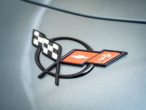 Used 2004 Chevrolet Corvette Coupe w/ Roof Package image 3