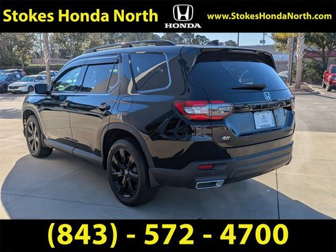 Certified 2025 Honda Pilot Black Edition image 6