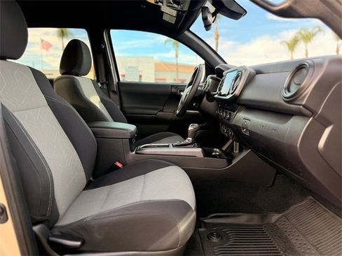 Used 2020 Toyota Tacoma TRD Off-Road image 19