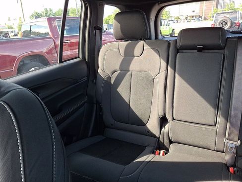 Used 2024 Jeep Grand Cherokee Laredo X AWD/4WD image 12