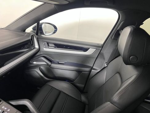 Certified 2024 Porsche Cayenne Coupe AWD/4WD image 24