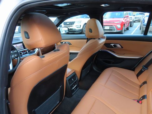 Used 2022 BMW 330i xDrive Sedan w/ Driving Assistance Package image 33