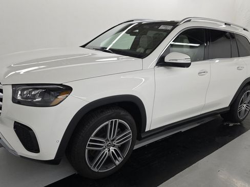 Used 2025 Mercedes-Benz GLS 450 4MATIC image 1