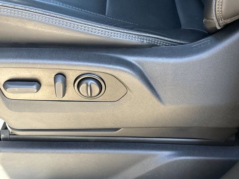 Used 2022 Chevrolet Silverado 1500 High Country w/ Technology Package image 17