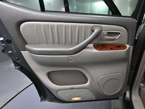Used 2005 Toyota Sequoia Limited AWD/4WD image 33