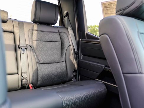 Used 2025 Toyota Tundra Limited AWD/4WD image 13