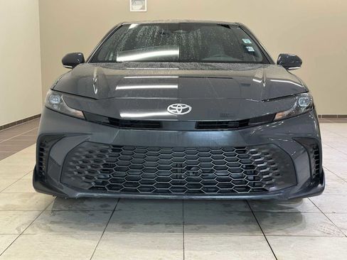 Used 2025 Toyota Camry SE image 6