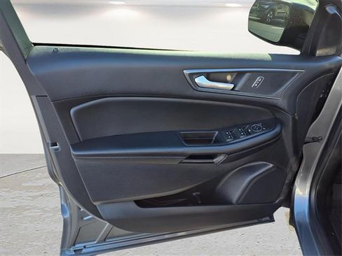 Used 2022 Ford Edge SE w/ Black Appearance Package image 16