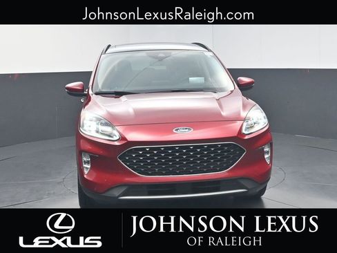 Used 2020 Ford Escape Titanium image 4