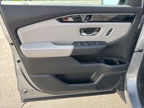 Used 2025 Honda Pilot EX-L image 28