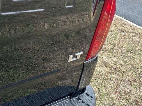 Used 2023 Chevrolet Silverado 1500 LT AWD/4WD image 15