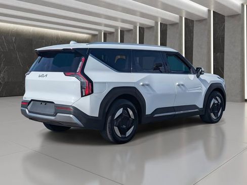 Used 2025 Kia EV9 Wind image 6