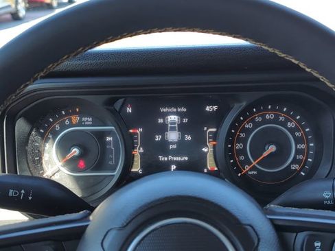 Used 2024 Jeep Gladiator Sport image 22