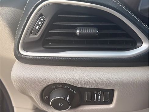 Used 2024 Chrysler Pacifica Touring-L w/ Uconnect Theater Family Group image 14