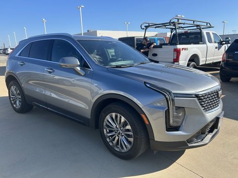 Used 2024 Cadillac XT4 Premium Luxury image 1