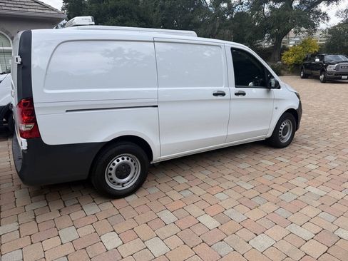 Used 2023 Mercedes-Benz Metris image 3