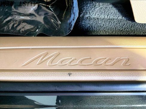 Certified 2020 Porsche Macan AWD/4WD image 19