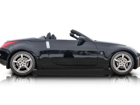 Used 2007 Nissan 350Z Touring image 2