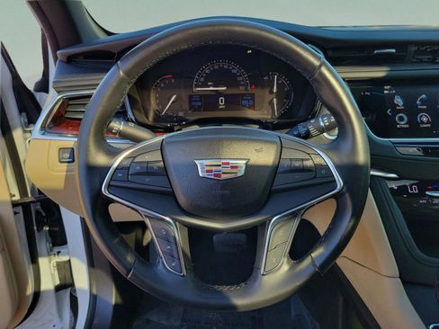 Used 2018 Cadillac XT5 Luxury w/ Driver Awareness Package image 12