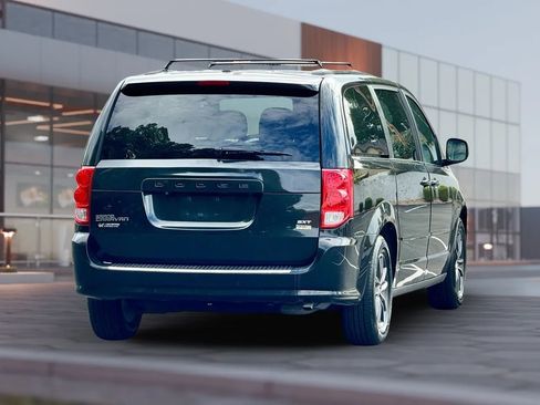 Used 2017 Dodge Grand Caravan SXT image 9