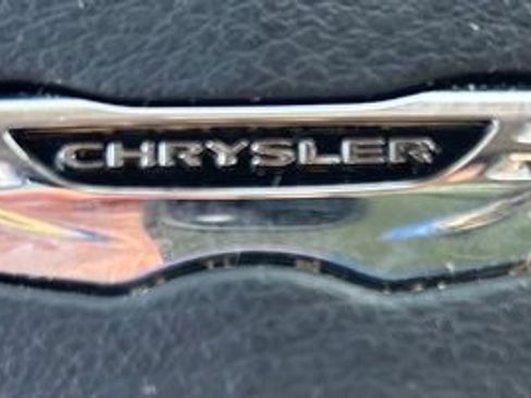 Used 2023 Chrysler Pacifica Touring-L AWD/4WD image 46