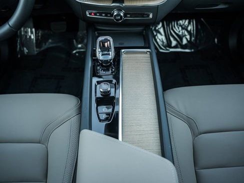 New 2026 Volvo XC60 B5 Plus w/ Climate Package image 28
