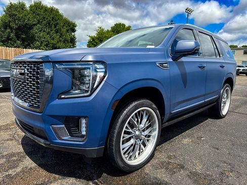 Used 2024 GMC Yukon Denali Ultimate AWD/4WD image 3
