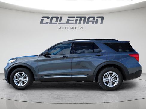 Used 2020 Ford Explorer XLT image 2