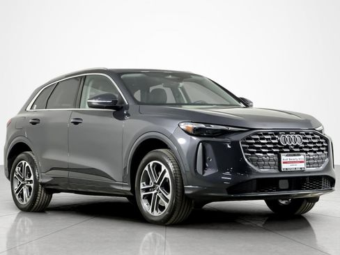 Used 2025 Audi Q5 Premium w/ Convenience Package image 7