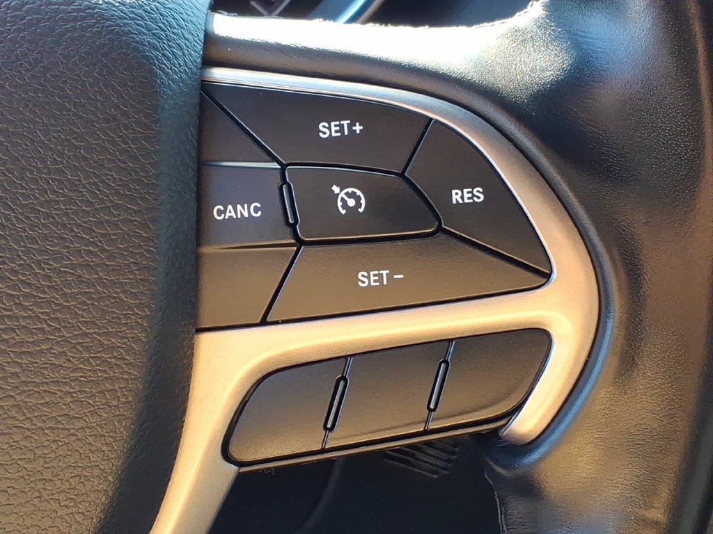Used 2021 Jeep Grand Cherokee Laredo AWD/4WD image 11