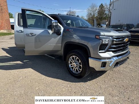Used 2025 Chevrolet Silverado 2500 LTZ w/ LTZ Premium Package image 36