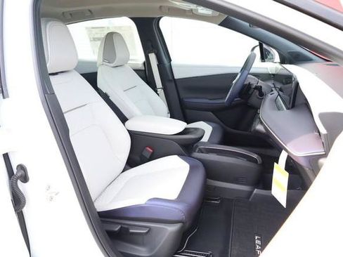 New 2026 Nissan Leaf Platinum+ w/ Cargo Package (Platinum+) FWD image 22